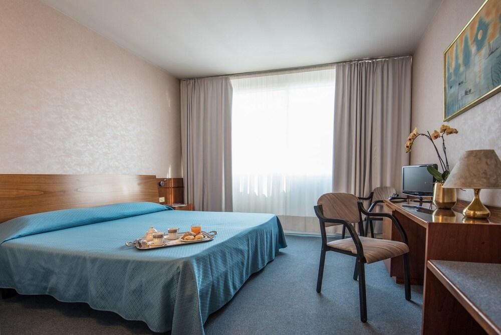 Hotel Krystal Bussolengo Extérieur photo