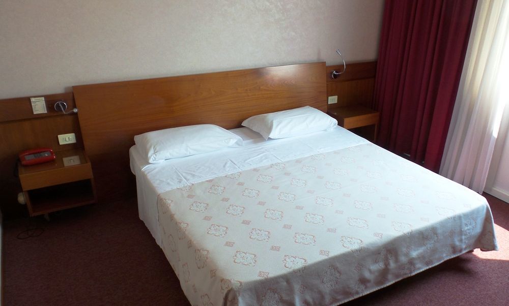 Hotel Krystal Bussolengo Extérieur photo