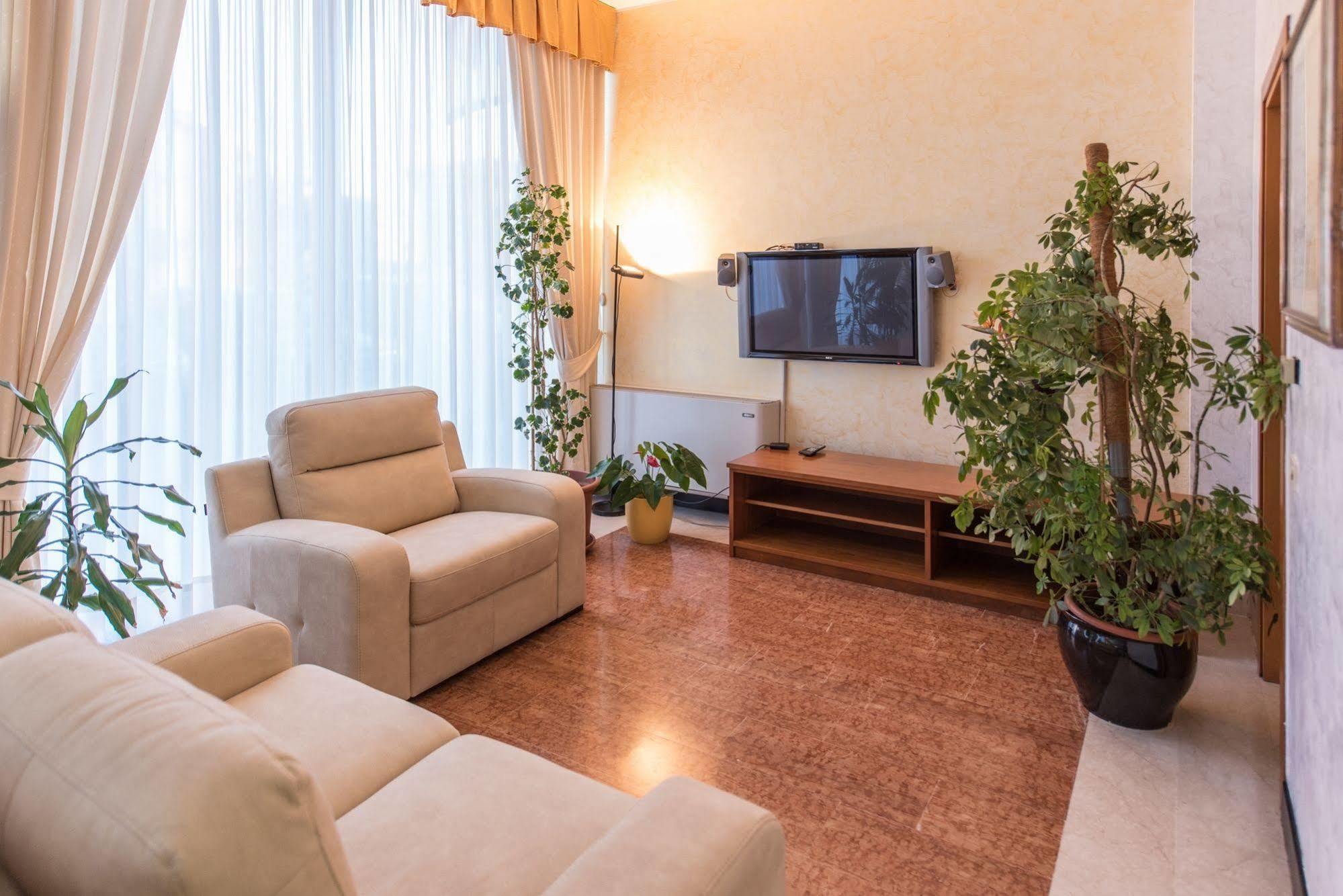 Hotel Krystal Bussolengo Extérieur photo